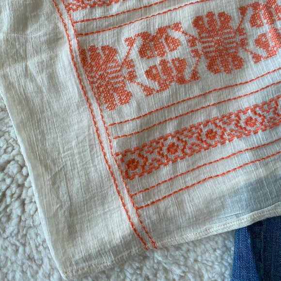 Lush embroidered top - Picture 2 of 7